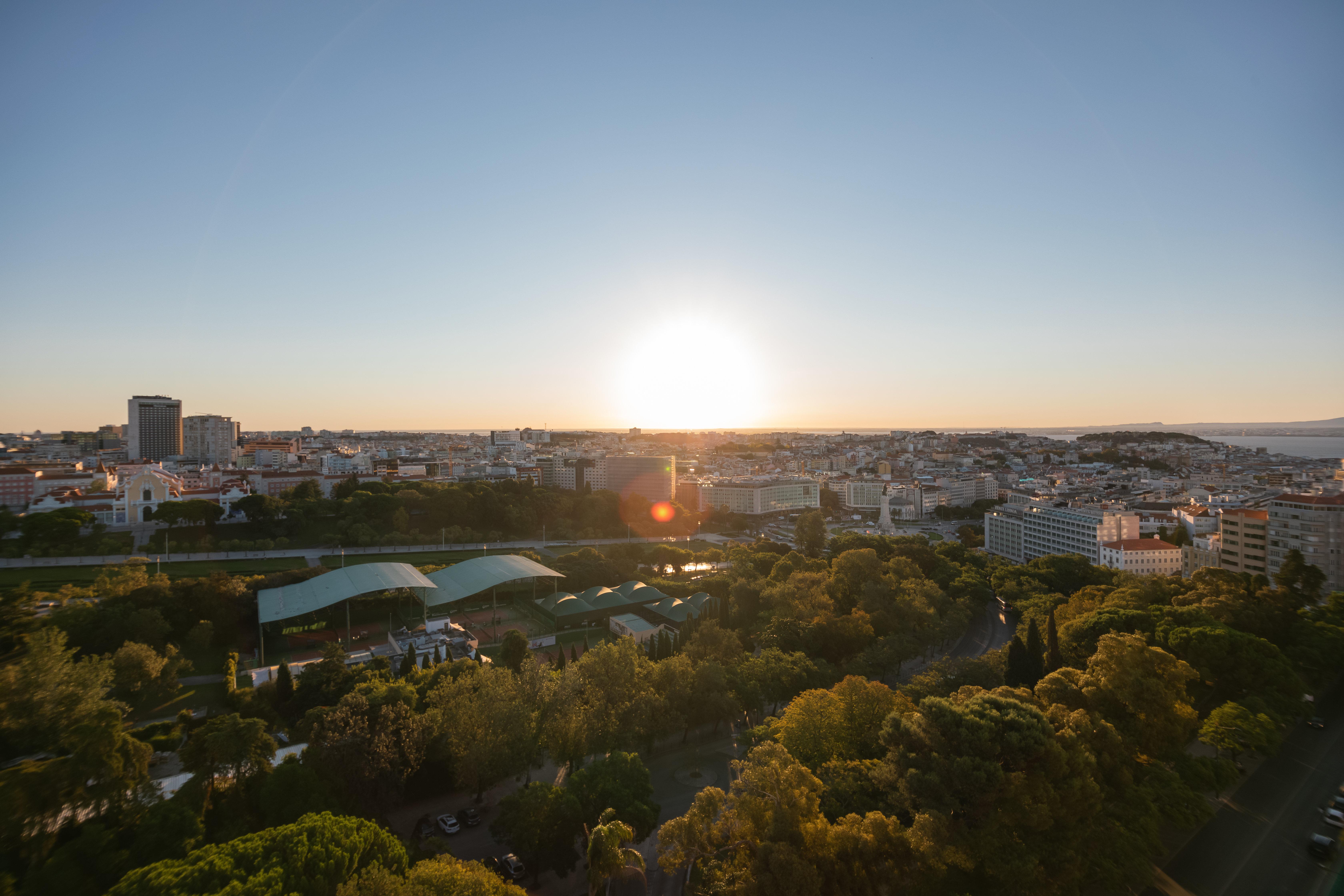 Intercontinental Lisbon By Ihg Hotel Exterior foto View of the city from the park