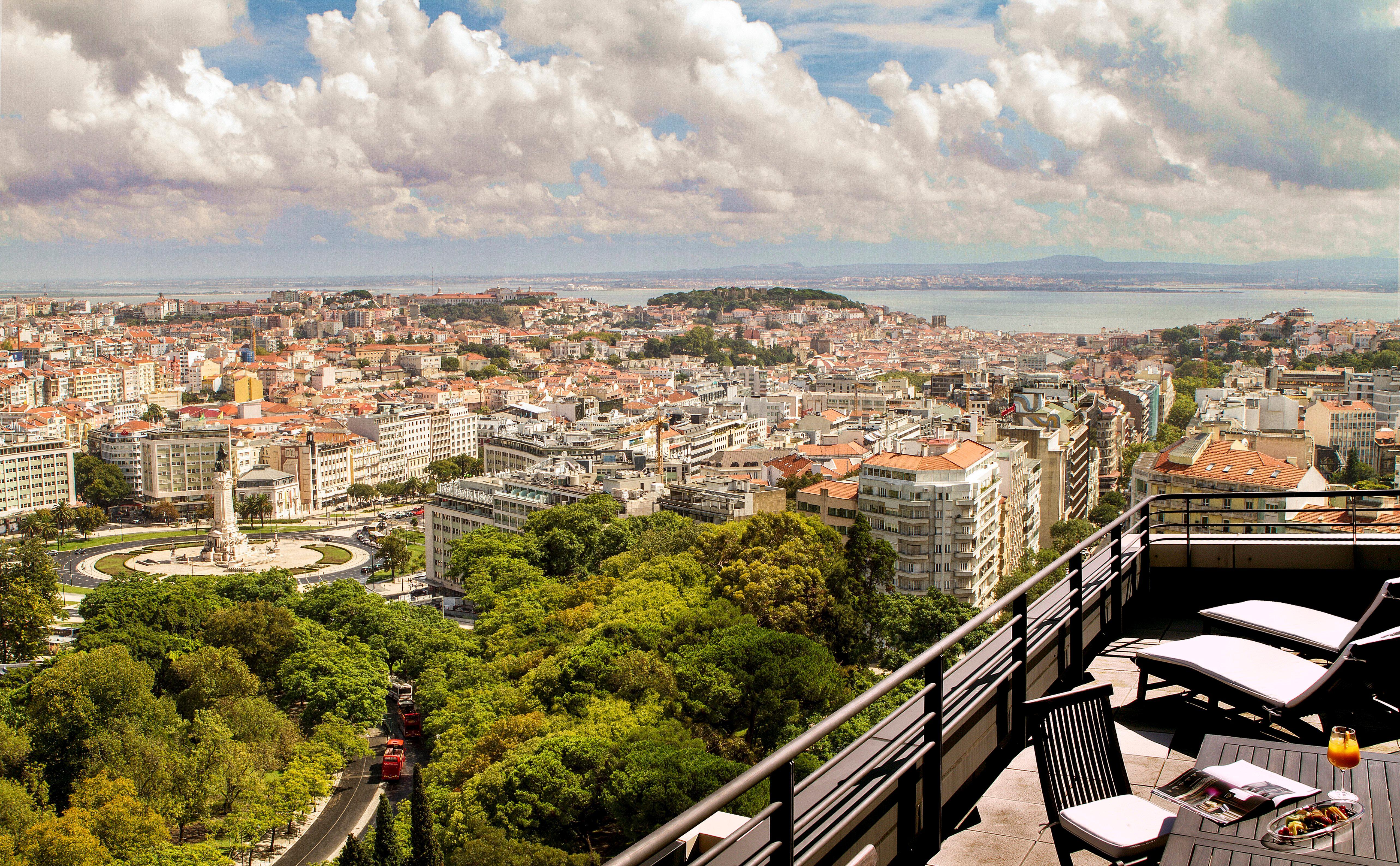 Intercontinental Lisbon By Ihg Hotel Exterior foto View of the city from the hotel
